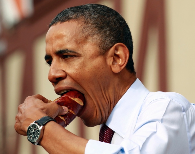 barack-obama-eating-pretzle-hot-dog.jpg